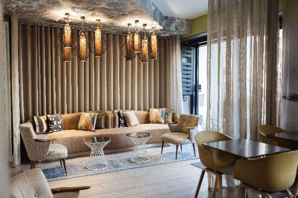 Hotel Eiffel Segur 4