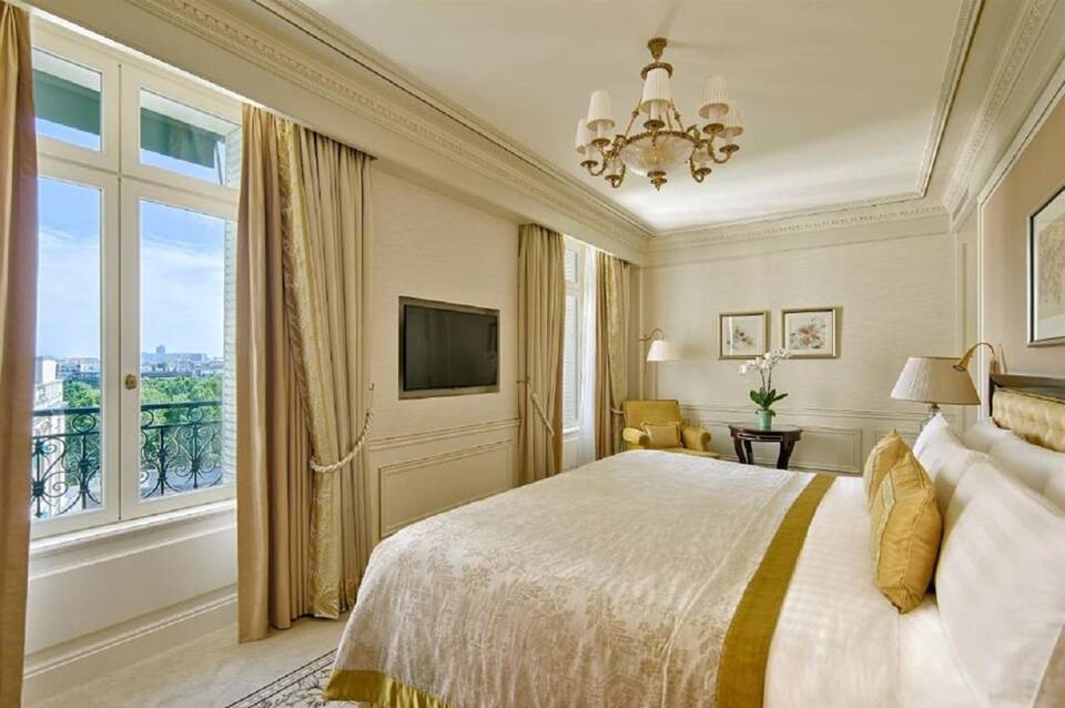Shangri-La Paris 4