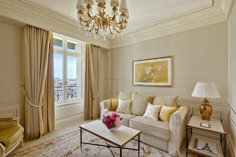 Shangri-La Paris 5